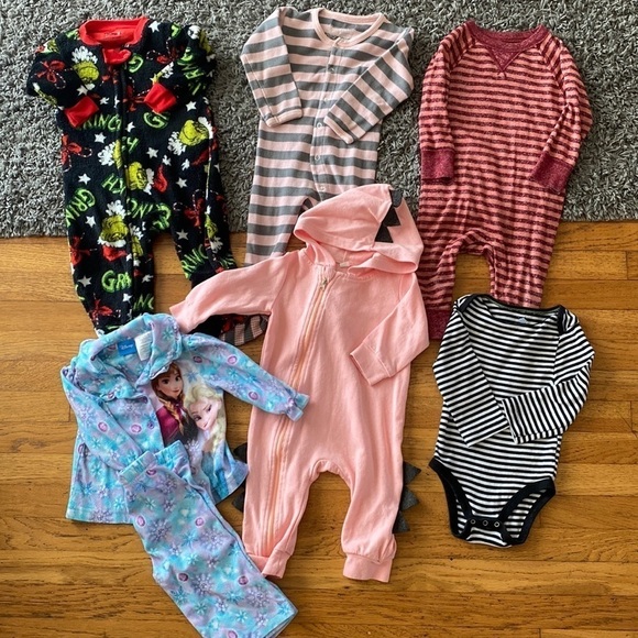 Baby Girl Bundle of Onesies and Pajamas Size 12 months - Picture 1 of 15